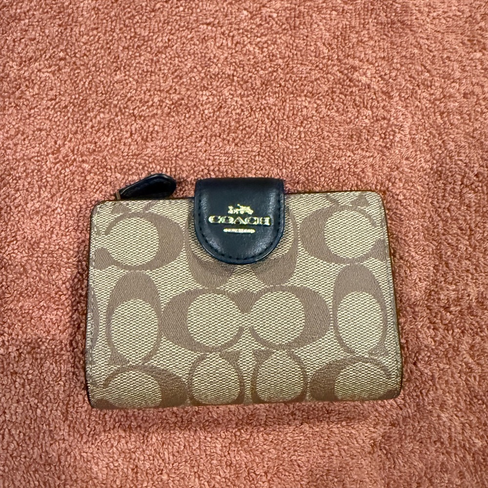 Authentic small trifold signature coach wallet, new